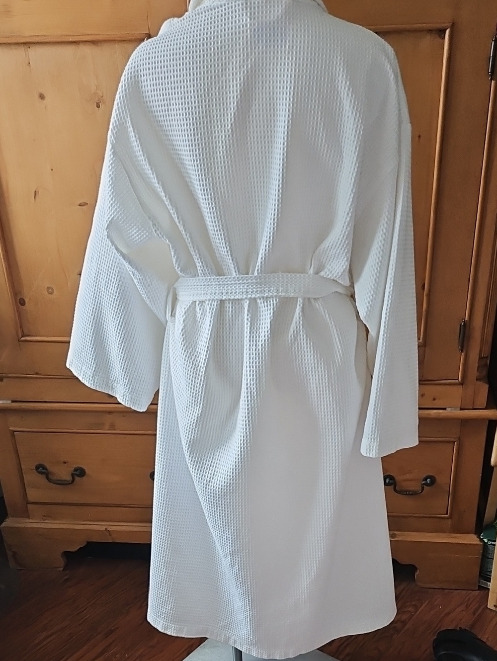 Matouk Waffle Robe White Size Medium/ Large - Picture 7 of 11